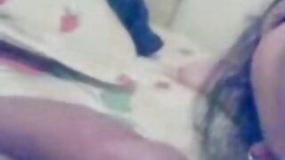 Obilnu plavu kurvu dvostruko jebe u sparnoj MMF domaći porn seks orgiji