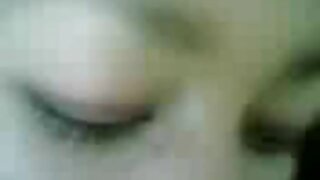 Seksi Violet Adamson se buši u domaci porno video svojoj dnevnoj sobi.