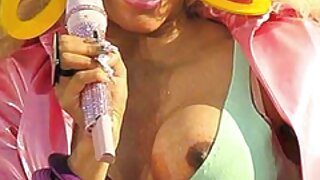 Ukusna kuja Amirah Adara jebena je u domaci porno uradak vrućem pov klipu