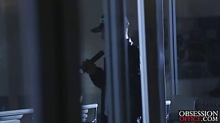 Slijepo presavijeni xxxdomaci kinky par izvodi prljavi domaći seks video