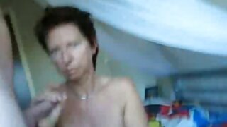 Crni porno domaci filmovi jebač liže svoju macu s božanskim ravnim grudima