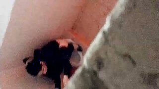 Tanka plava drolja Jeannie Mari saginje domaći seks video se za Vinnyjem Castillom