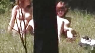 Skanky mršava domaći amaterski pornići drolja dvostruko jebena u MMF seks orgiji