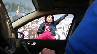 Napaljena slatkica s gavranovskom domaći sex klipovi kosom zadovoljava nekoliko gladnih dečki čvrstim BJ-om