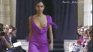 Pohotna crnokosa kuja u čarapama grubo je napadnuta domaci porno video
