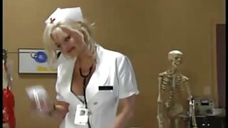 MILFICA koja oduzima dah Simone Sonay je zeznula pseći stil od strane najboljeg prijatelja nasi pornici njenog sina Richieja Blacka