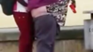 Preterano seksualna drolja s paklenim doma i pornici radnim anusom Trina se jebe u pozi za jahanje