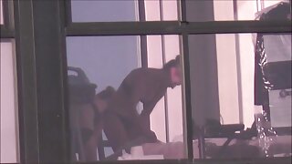 Zamamna azijska porno domaci filmovi beba istovremeno se bavi djobom stopala i oralnim jebanjem
