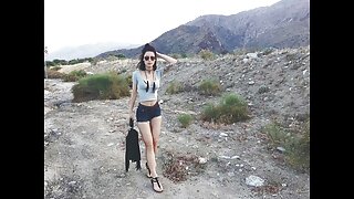 Kurve nimfosice Courtney Lana obožavaju se igrati s besplatni domaći porno filmovi dildom