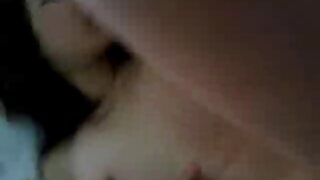 Prljava japanska motika Megu Kamijo namazana domaći porn je uljem i pojebana igračkom