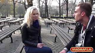 Grunge crnka zgodna dobiva svoj šupak jako zajebana dildom domace porno glumice
